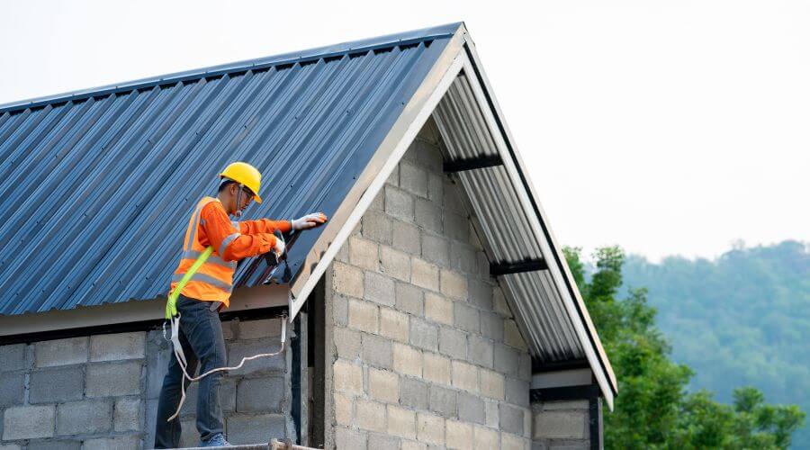 Professional gutter cleaning in Sherman, IL